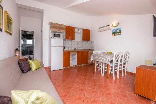One-Bedroom Apartment - Second Floor image 9