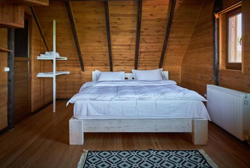 Edis Dacha - Tap to explore photos