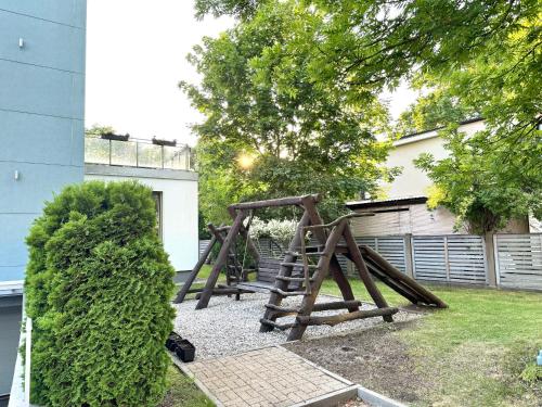 kinderspeeltuin, Spacious Family Apartment by the Sea in Jaundubulti