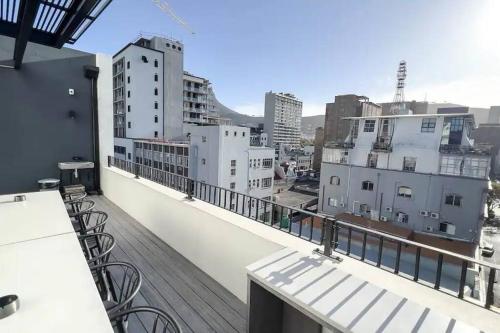 Comfy Studio - CoWorking - City Views - Tap to explore photos