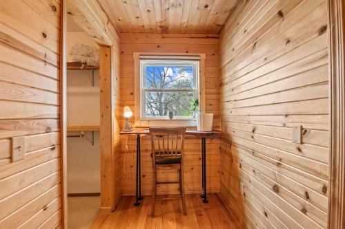 บริการและสิ่งอำนวยความสะดวก, The River Stables in St. Charles, MO in ฮาเซิลวูด (MO)