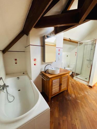 Logement 4 pers - Cœur de ville - calme - boîte à clé arrivée autonome, Cholet (foto 5)