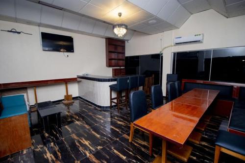 LINKS Bed and Breakfast in Абеокута