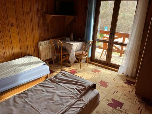 2 twin beds