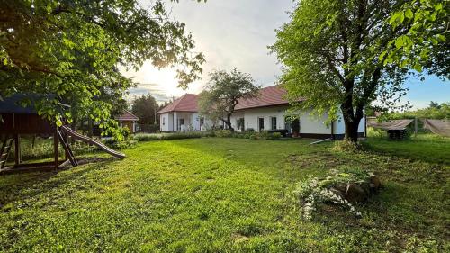 Viesnīcas āriene, Jana Vendégház (Jana Vendeghaz) in Feldebro