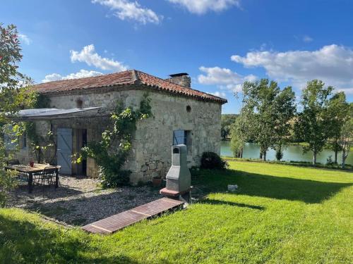 Gîte La Chartreuse avec piscine gîte à louer Saint-Médard