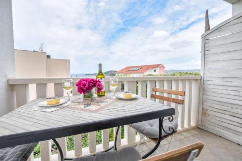 One-Bedroom Apartment with Balcony