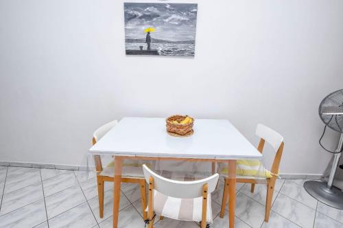One-Bedroom Apartment with Sea View image 9
