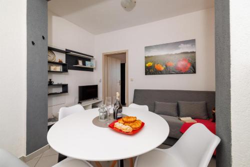 Apartments Mato - image 10