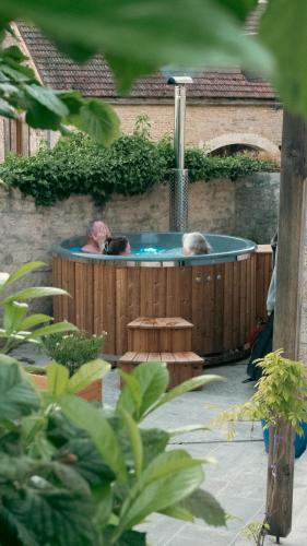 Pezsgőfürdő, Maison les Bleuets - Hot tub in Saint-Marc-Sur-Seine