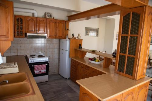 Konyha, Cozy and calm in Plaka Dilesi