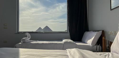 FAMILY ROOM ASSER PYRAMIDS VIEW HOTEL - image 13