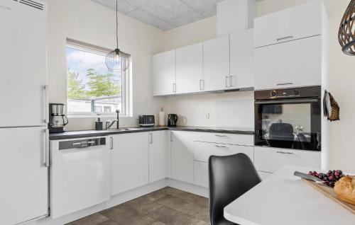 Kitchen, 3 Bedroom Gorgeous Home In Ringkøbing in Hee