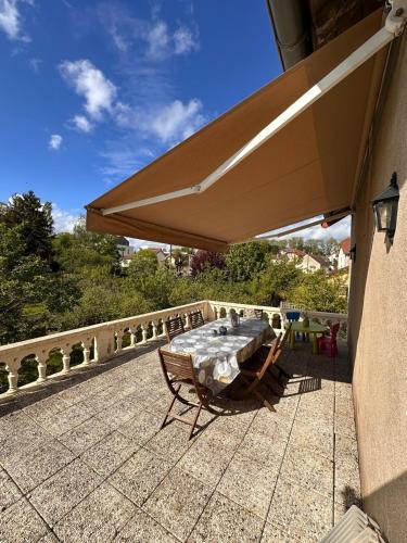 Appartement avec Terrasse - Jusqu'à 10 voyageurs - Parking Gratuit - Centre de Paray-le-Monial - Location saisonnière - Paray-le-Monial