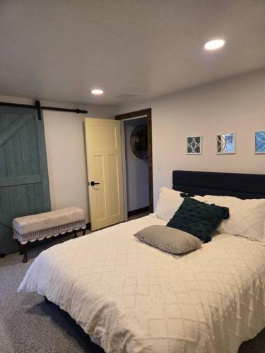 Marysvale House by Bryce and Piute Trail in Monroe