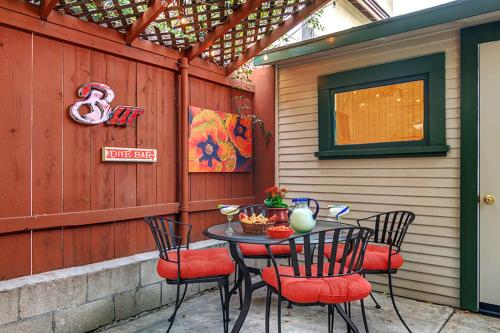 City Center Hillcrest Bungalow Vacation Rental in San Diego, USA