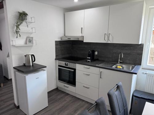 Kitchen, Ferienwohnung direkt an der Mosel im Zentrum von Zell in Zell an der Mosel