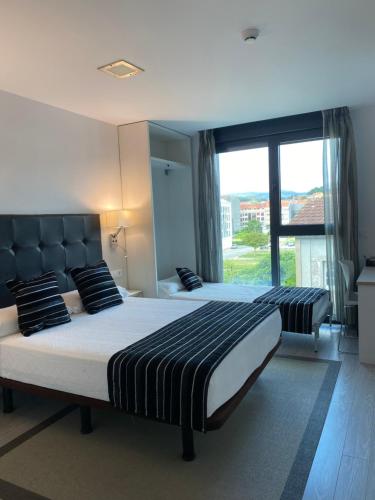 1 double bed, 1 twin bed