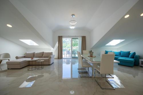 The Golden Luxury Apartments - image 3