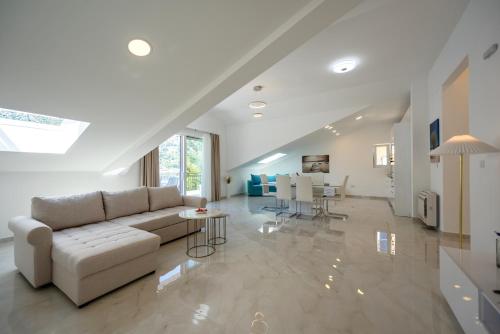 บริการและสิ่งอำนวยความสะดวก, The Golden Luxury Apartments in โดโบรตา