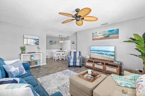Gorgeous Condo Near No-Drive Beach with Pool, Barbecue Grill & River Access! in New Smyrna Beach, USA