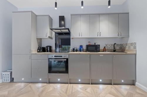 Modern Apartment Off-Road Parking King Bed Suite 1 in 馬佩爾里