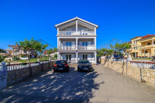 Apartments Mato Lopar