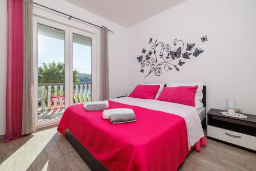 One-Bedroom Apartment image 10