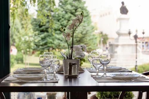 餐廳, 拉沃維特酒店 (Hotel Rahovets) in 上奧里亞霍維察