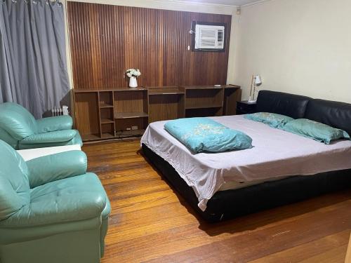 c 交通便利民宿旅店Queen room near business district in Bundoora
