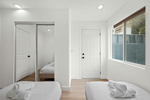 Modern Comfort in LA Private 1BR House