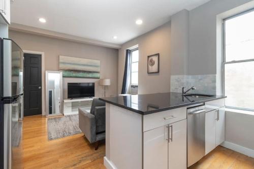 Renovated Lower Eastside 2BR Washer Dryer in New York (NY)