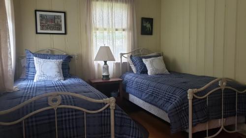 Quiet Beach Home, walk to beach access in Plymouth, USA