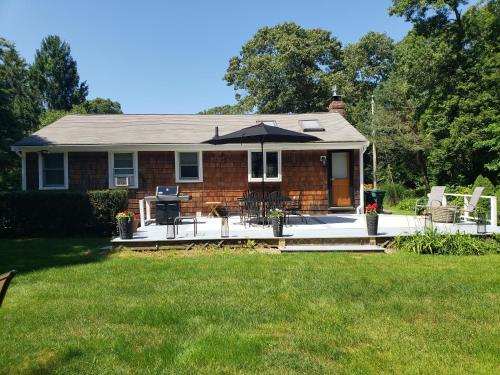 Quiet Beach Home, walk to beach access in Plymouth, USA