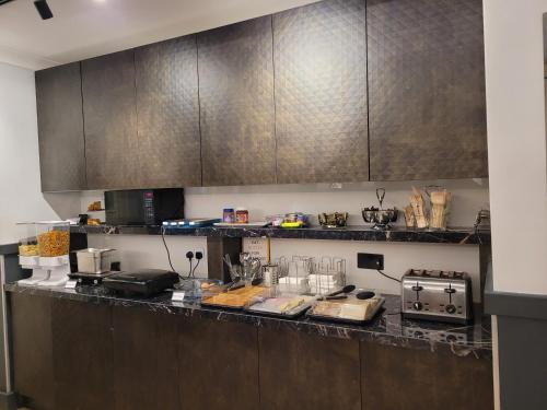 Food and beverages, Gatwick White House Hotel in Gatwick Airport