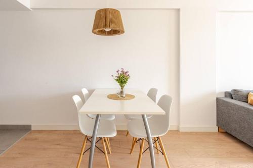 One-Bedroom Apartment image 10