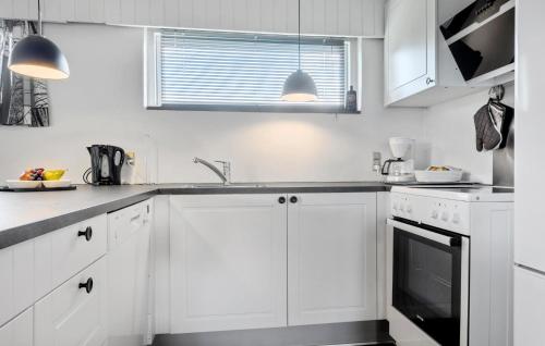 kuhinja, Cozy Home In Sydals With Wifi in Sydals