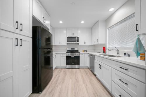 # Marbella Lane - Modern Aesthetic 4BR Posh Home in Pomona, USA