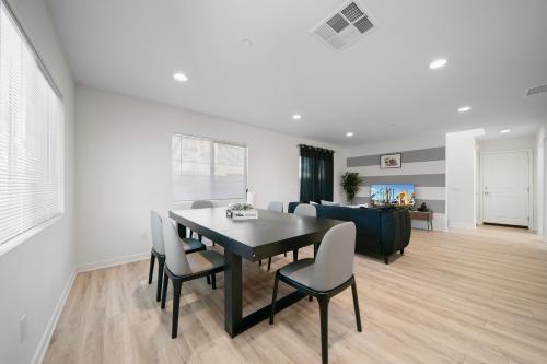 # Marbella Lane - Modern Aesthetic 4BR Posh Home in Pomona, USA