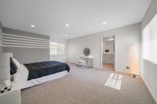 # Marbella Lane - Modern Aesthetic 4BR Posh Home in Pomona, USA