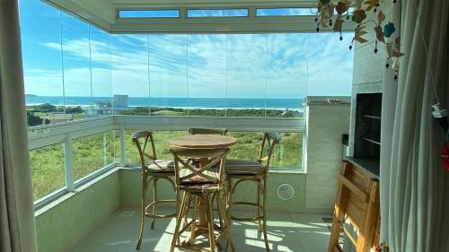 Ape encantador Vista Estonteante Praia do Santinho in Santinho Beach