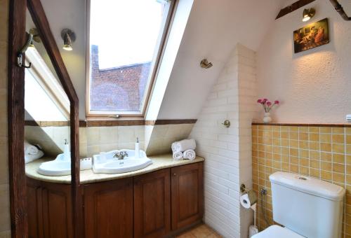 Apartment with Balcony and Old Town View image 8