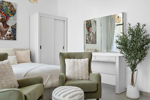 Vayk - Stunning Studio Apartment - image 2