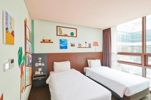room detail thumbnail 1
