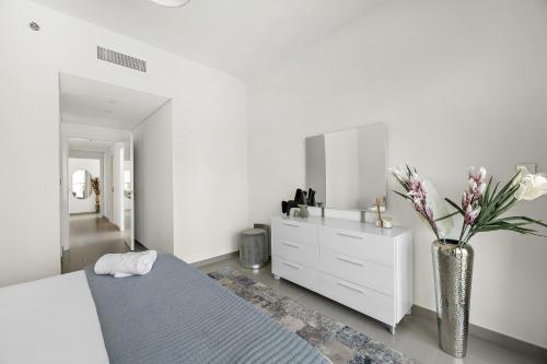 Vayk - 3 BD apartment in Downtown - image 9