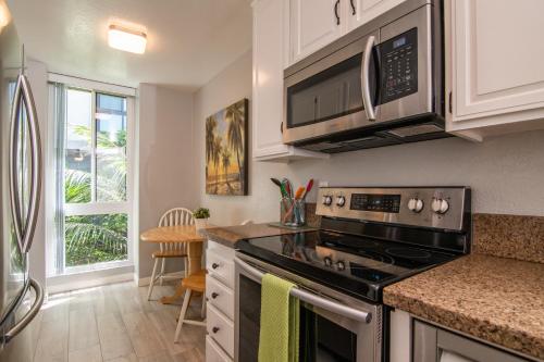 Family Fun Beach 2BR Condo w Ocean Views in Oceanside, USA