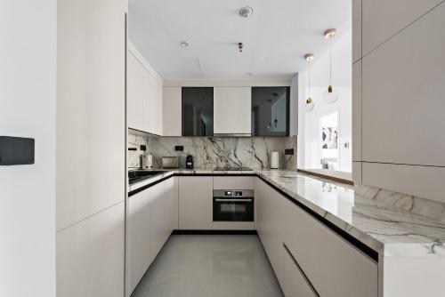 Vayk - Fully Upgraded One Bedroom in Marina - image 13