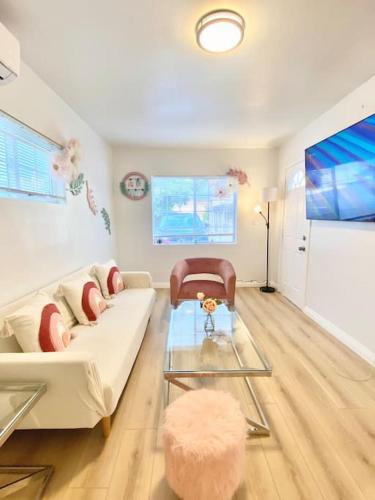 Pink Cozy house 2 bedrooms in Rosemead, USA