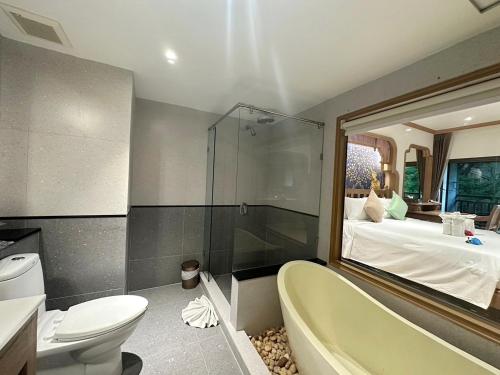 room detail thumbnail 2