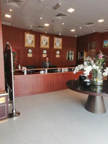 Front desk [24-hour]